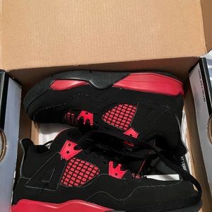 JORDAN 4 RETRO “RED THUNDER”